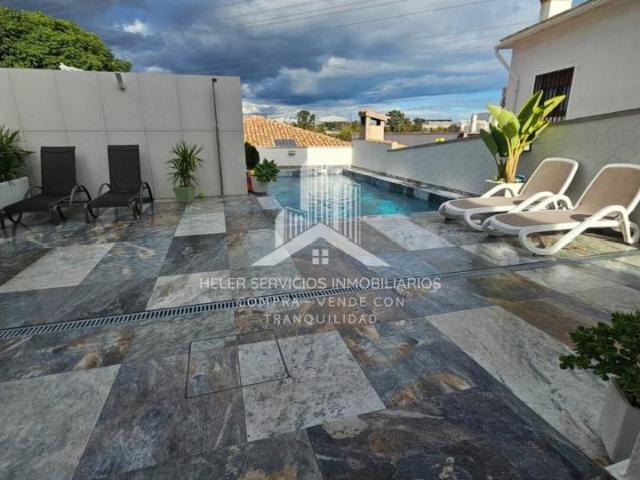 ¡LA VILLA DE TUS SUEÑOS TE ESPERA! LUJO, DOBLE ALTURA Y PISCINA PRIVADA EN ALMAZORA