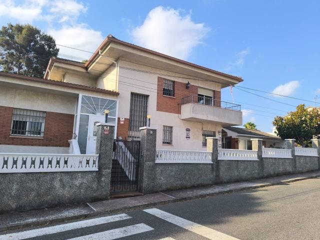 Villa independiente en venta en Els Pallaresos