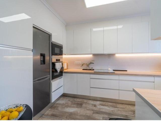 Villa independiente reformada con apartamento independiente y piscina privada en Villamartín