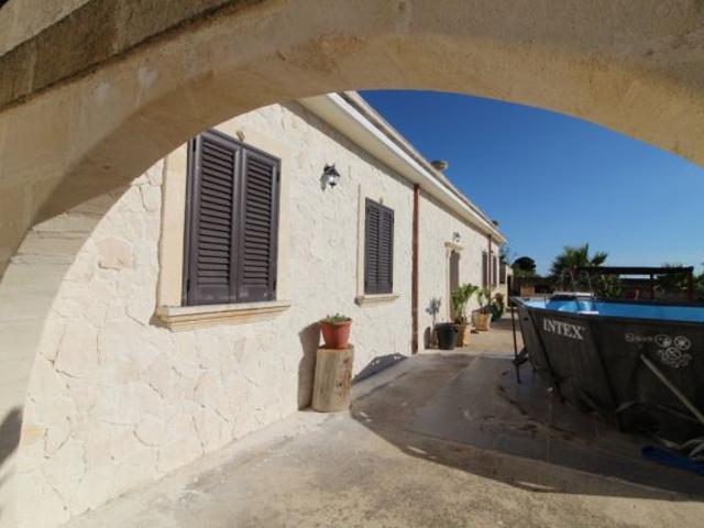 VILLA INDIPENDENTE C.DA TARENTINI MANDURIA
