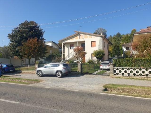 VILLA INDIPENDENTE CON AMPIO GIARDINO PRIVATO
