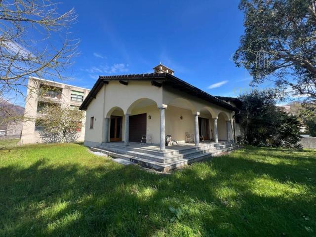 Villa indipendente con ampio parco privato a Ponte Capriasca