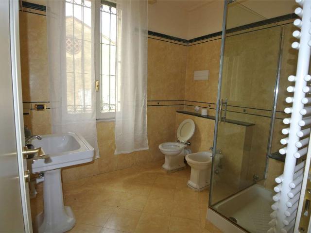 Villa indipendente con due appartamenti e parco