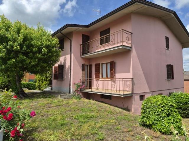 VILLA INDIPENDENTE CON GIARDINO ED AREA DI PERTINENZA