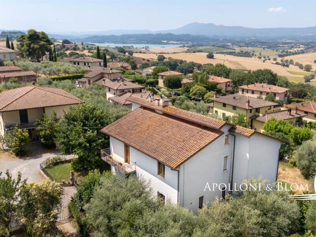 Villa indipendente con giardino privato, Castiglione del Lag. 310m² Castiglione del lago