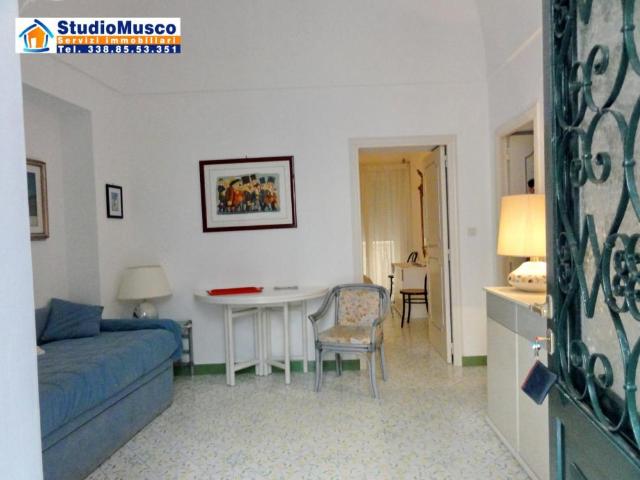 Villa indipendente MONOLOCALE in affitto a Capri Na