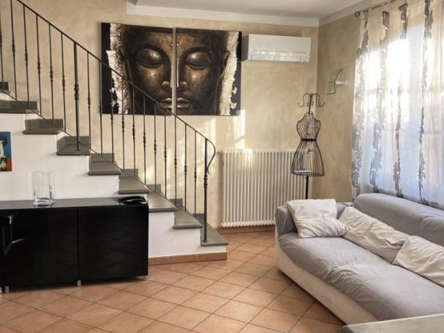 Villa indipendente PLURILOCALE in affitto a Massarosa Lu