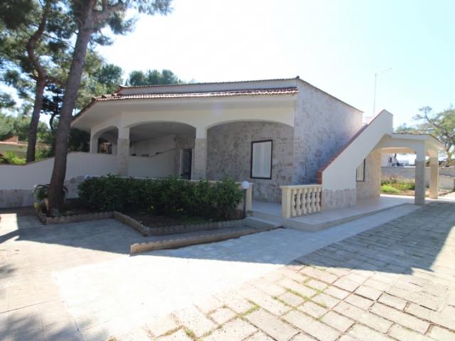 VILLA INDIPENDENTE VIA MERLOT MARINA DI PULSANO