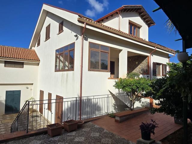 Villa Indipendente Via Lanza Di Scalea 440m² Palermo