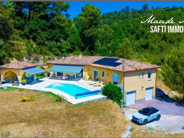 Villa individuelle 168 m2 habitable 4 chambres dont une suite parentale 75 m2 de sous sol piscine vue superbe sur les collines environnantes et au calme absolu forage et eau de ville