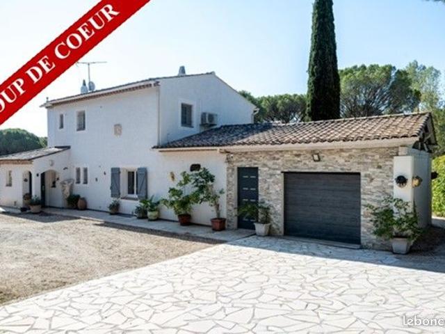 Villa individuelle 4 chambres sur 2684 m² de terrain avec piscine