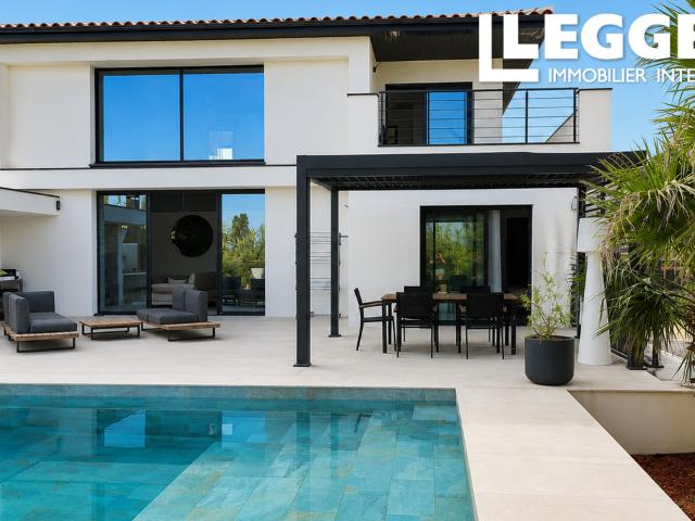 Villa individuelle contemporaine 2024, proche plage, piscine chauffée, DPE AA