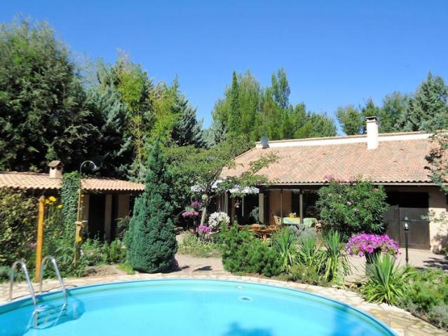 Villa individuelle avec piscine, dépendance et superbe jardin à deux pas de l'Orb