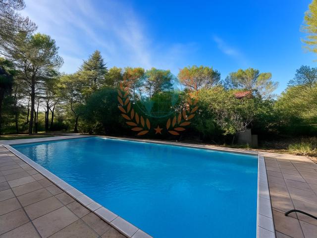 Villa individuelle avec piscine garage et dépendances 183m² Les Arcs sur Argens