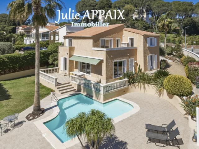 VILLA INDIVIDUELLE AVEC PISCINE PROCHE MER ET COMMERCES