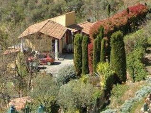 Villa individuelle de 128m2, terrain arboré de 2467m2, vue dégagèe, Bonson