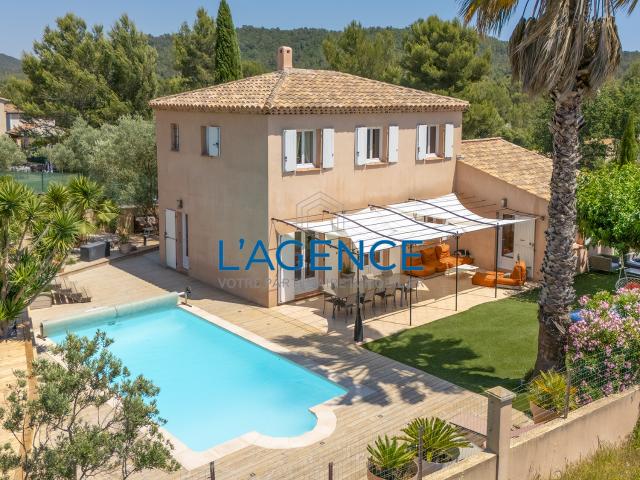 Villa individuelle de 160 m2 sur un terrain de 1200 m2 avec piscine avec vue dominante sur les vignes