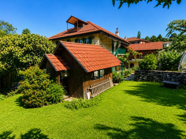 Villa individuelle de caractère avec deux spacieux appartements à proximité du centre ville
