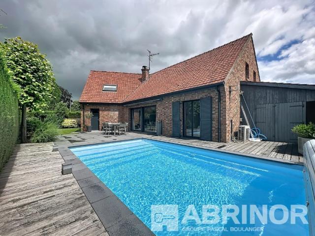 Villa individuelle de semi plain pied avec piscine
