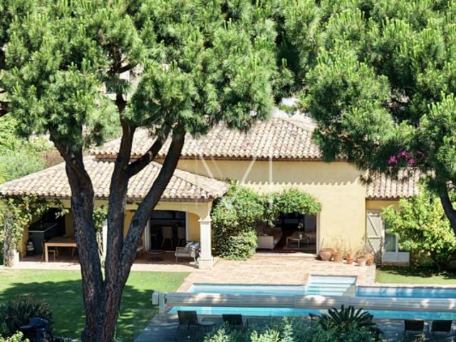 VILLA INDIVIDUELLE DE PLAIN PIED AVEC PISCINE CHAUFFEE ET JO