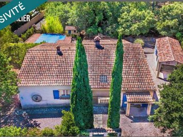 Villa individuelle de plain pied de 115 m2 2 chambres + un bureau studio indépendant à terminer de 23 m2 garage indépendant de 15 m2 piscine et terrain de 1000 m2 plat et clôturé