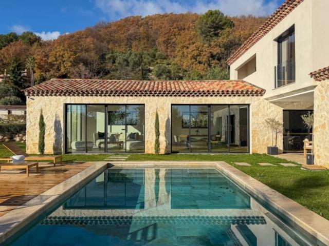 Villa individuelle de prestige de 231m² avec piscine et garage