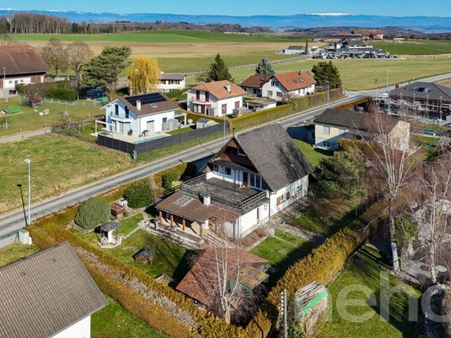 Villa individuelle rénovée avec rooftop et vue dégagée