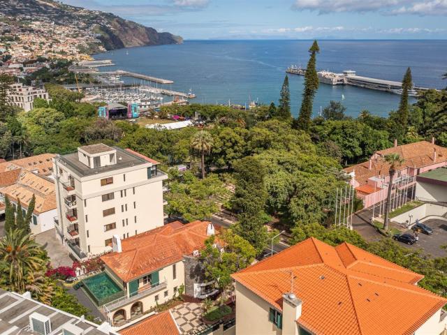 Villa Infante | Moradia Citadina com Elegância 425m² Sé Funchal