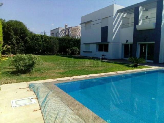 Villa isolée de 829m à bouskoura