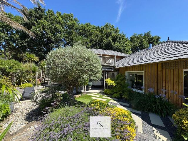 Villa, jardin paysagé, 4 chambres.Au calme, proche commerces et plage