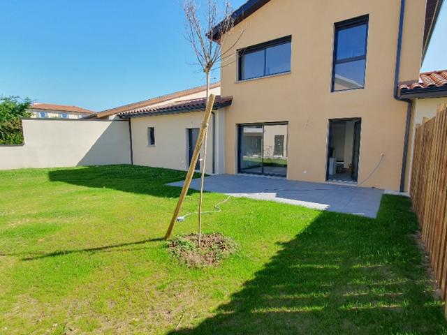 Villa jumelée récente avec jardin à Chaponost