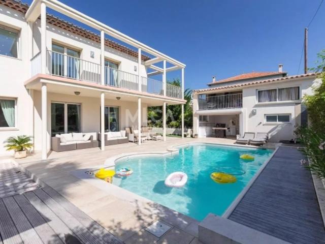 VILLA JUAN LES PINS / À PIED DES PLAGES