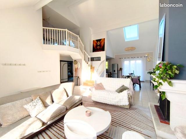 Villa K&B séjour cathédral 6/8 pièces 185m²