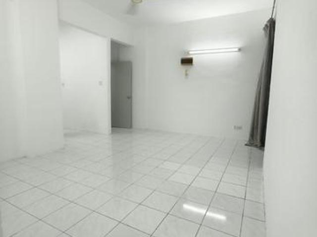 Villa Kejora Worth Buy Unit Partly Renovated 1 Car Park 700