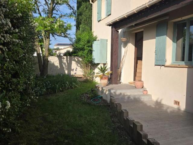 Villa La Calmette 6 pièce s 113.7 m2 sur 765 m2