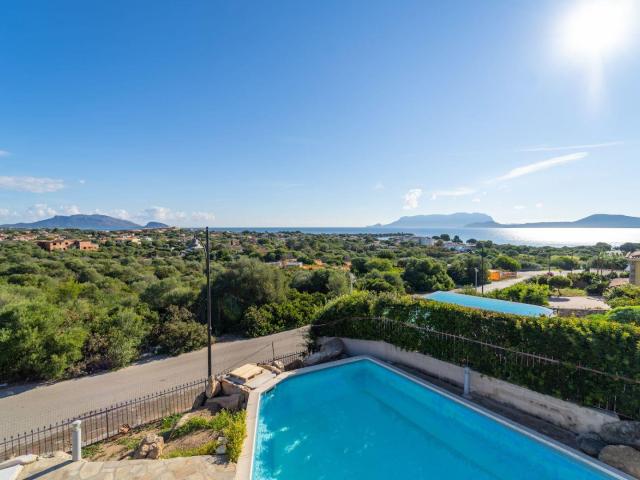 Villa La Pietra con piscina vista mare Pittulongu, Olbia S. 340m² Olbia