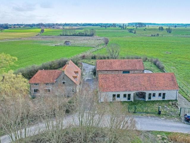 Villa landhuis te koop voor 695000 euro met 4 slaapkamers