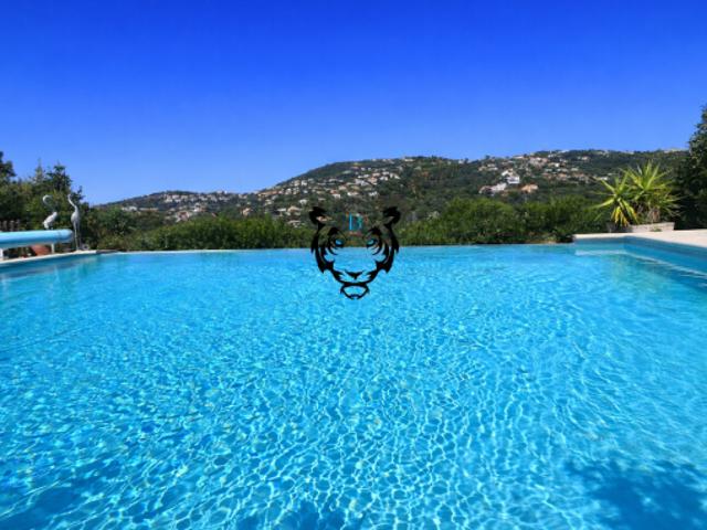 Villa les Issambres 6 chambres 188 m² Piscine T3/4 indépendant