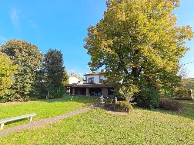 Villa libera su 3 lati con piscina e ampio giardino 280m² Pieve Porto Morone
