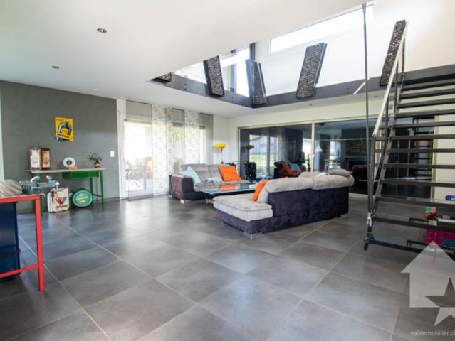 Villa loft avec garages pour 6 voitures