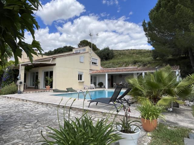 Villa Lumineuse avec Vue et Piscine