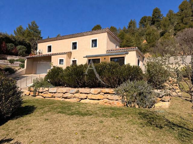 VILLA LUMINEUSE AVEC VUE IMPRENABLE PISCINE GARAGE A GREOUX LES BAINS
