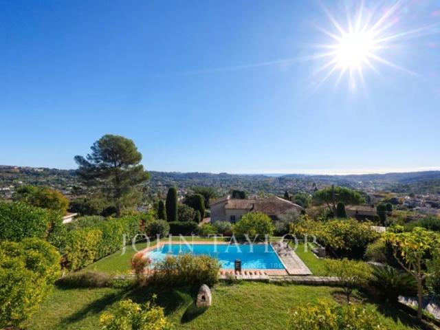 Villa lumineuse avec vue panoramique