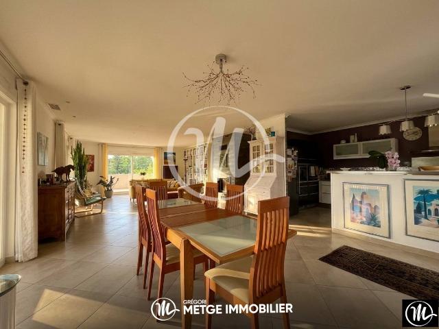 Villa Lumineuse avec Vue Panoramique Calme absolu à 5 min de. 178m² Logrian Florian