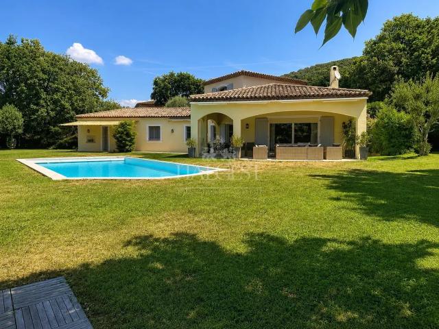 Villa Lumineuse avec Piscine – Entre La Turbie et Monaco! 180m² Peille