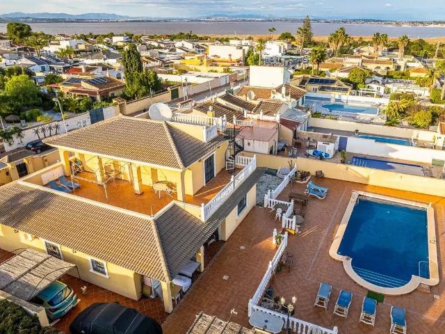 Villa lujosa en Torrevieja con vistas a los lagos salados 340m² Torrevieja