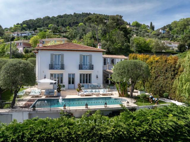 Villa Luxueuse avec Piscine à Èze
