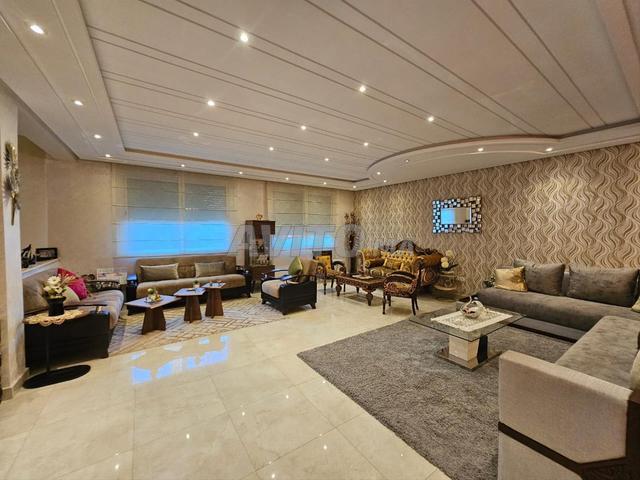 Villa luxueuse de 374m en vente à sidi maarouf
