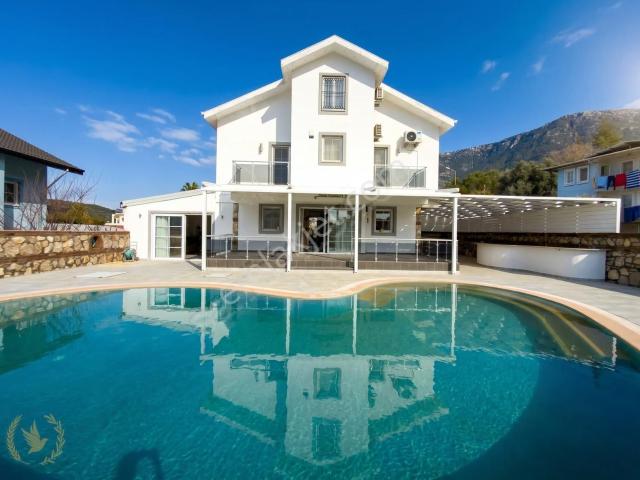 {villa Mandarin} 500m2 Köşe Arsa,tripleks 4+1 Ve Havuz Barı