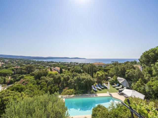 Villa Magnifique Rénovée avec Vue Mer Panoramique à Cavalair. 200m² Cavalaire Sur Mer